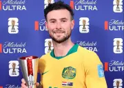 إيدن أونيل يتوج بجائزة أفضل لاعب في مباراة أستراليا وباراجواي بكأس العالم