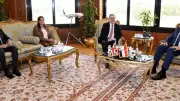 الحفني يبحث مع السفير البريطاني توسيع التعاون في التدريب والتكنولوجيا والنقل الجوي