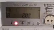 إضاءة لمبة التلاعب بعداد الكهرباء: الأسباب والإجراءات الصحيحة