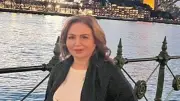 إلهام شاهين تتألق بإطلالة بسيطة وأنيقة في أستراليا وتخطف الأنظار