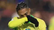 نجم برازيلي سابق يفجر مفاجأة: رافينيا يدعو الله للانتقال إلى الهلال