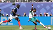 صديق فرنسا الخفي: العارضة تنقذ الديوك أمام السنغال في كأس العالم