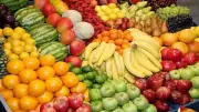أسعار الفاكهة اليوم الجمعة 19 يونيو 2026: العنب يبدأ من 25 جنيها والبلح السيوي يصل إلى 70