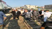 محافظ الغربية يتفقد حادث خروج 6 عربات قطار عن القضبان بكفر الزيات
