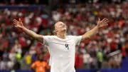 هالاند يحطم الأرقام القياسية ويقود النرويج لدور الـ16 بكأس العالم