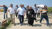 إقبال كبير على شواطئ بورسعيد هربًا من الحر.. والمحافظ يصدر توجيهات مشددة