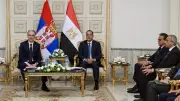 صداقة تاريخية.. رئيس الوزراء يلتقي نظيره الصربي في معرض أفريقي