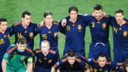 إنييستا يستحضر سيناريو 2010 لتحفيز إسبانيا قبل مواجهة السعودية في كأس العالم
