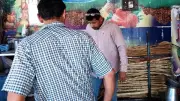 حملات تموينية مكثفة على محلات العصائر في أسوان لضمان سلامة المنتجات