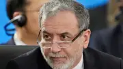 وزير الخارجية الإيراني يخطط للسفر إلى سويسرا بشأن اتفاق نووي محتمل
