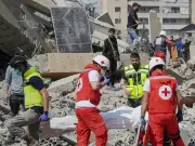 الدفاع المدني اللبناني: 3 شهداء في غارة للاحتلال استهدفت سيارة بمحيط بلدة زوطر الشرقية