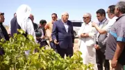 محافظ مطروح يتفقد مزرعة نموذجية ببراني تعتمد على تحلية مياه الآبار