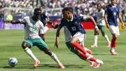 ليلية دخول التاريخ: مبابي يقتحم قائمة أساطير منتخب فرنسا من بوابة السنغال