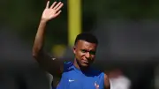بالفيديو: فجر الضحكات.. مبابي يتحول إلى عارض أزياء قبل أيام من مواجهة السنغال