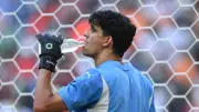 أسطورة المغرب: بادو الزاكي توقع أن يكون بونو خليفته قبل 15 عامًا