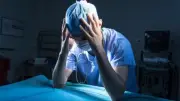 أم تستغيث بعد تحول عملية بسيطة لكيس مبيض إلى إعاقات ومضاعفات خطيرة