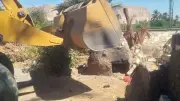 محافظ قنا يأمر بإزالة فورية لتعدٍ على حرم الري في الشعانية بنجع حمادي