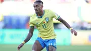 مشى حافيا.. لماذا لا يتدرب رافينيا قبل لقاء البرازيل وهايتي؟
