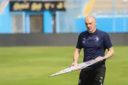 وفاة تاكيس جونياس مدرب بيراميدز السابق عن 55 عامًا
