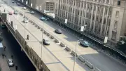 سيولة مرورية بأغلب المحاور.. النشرة المرورية الصباحية والمسارات البديلة