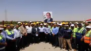 وزير النقل يكافئ العاملين بمشروع دراو.. نقلة نوعية لشبكة محاور النيل