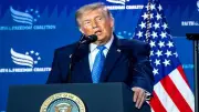 ترامب يصف الديموقراطيين بالشيوعيين الملحدين ويهدد بتدمير أمريكا
