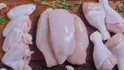 ماذا يحدث لجسمك عند تناول لحم الدجاج؟ فوائد وأضرار