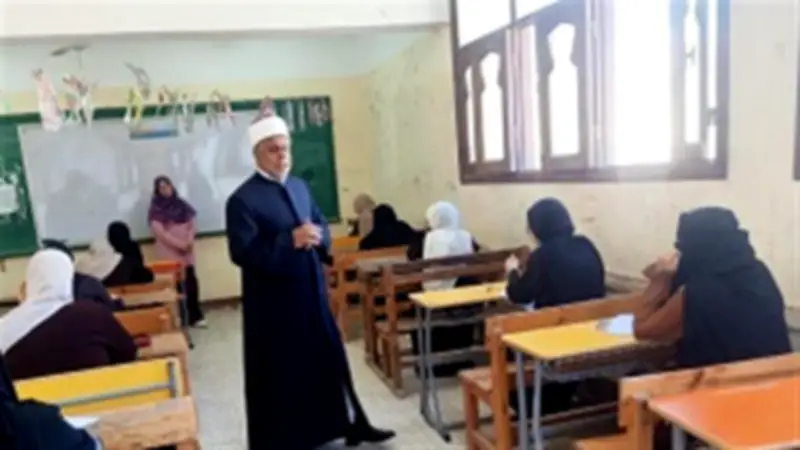 طلاب الثانوية الأزهرية يختتمون امتحاناتهم بمادة الأدب والنصوص في 8 يوليو