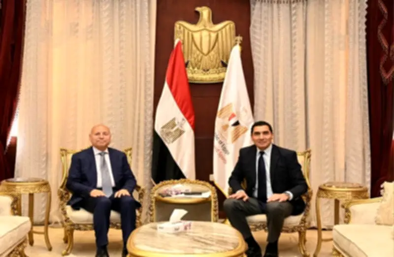 محافظ القاهرة ووزير الشباب يشاركان المواطنين مؤازرة المنتخب أمام الأرجنتين بالمونديال