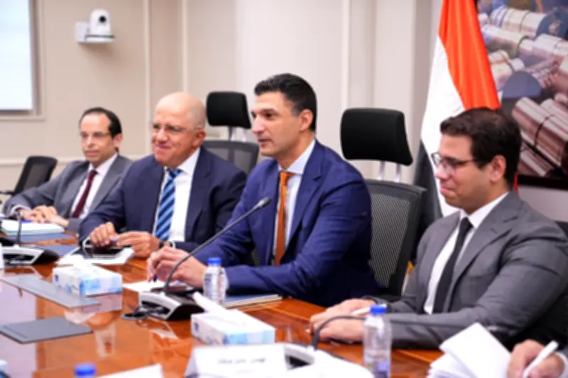 بحضور رئيس اتحاد الصناعات: تنسيق مشترك بين الصناعة والعمل لدعم الاستثمار وتعزيز الإنتاج