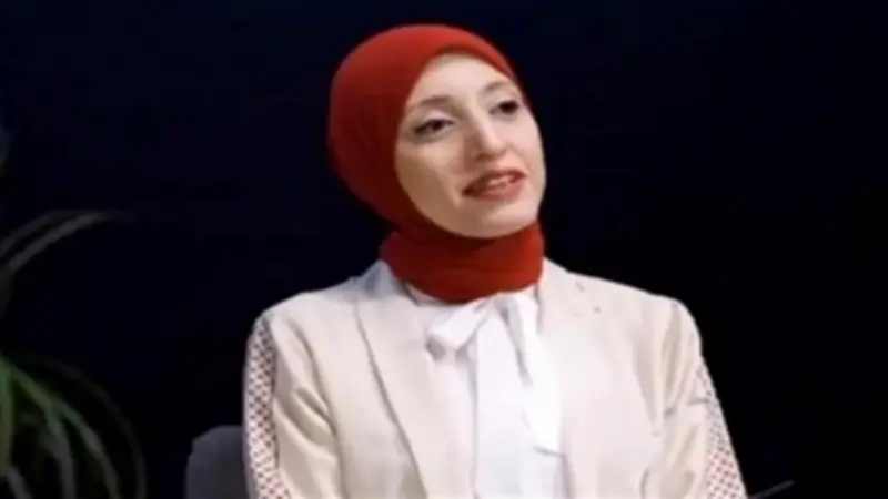 ابنة قيادي إخواني: تقرير الطب الشرعي أثبت اغتيال والدي برصاصة من المسافة صفر داخل رابعة