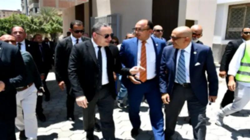 وزير التعليم العالي ورئيس جامعة العاصمة يتابعان إنشاء مستشفى تعليمي بحلوان