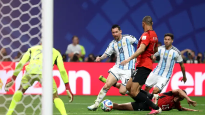 بعد أخطاء ليتكسير.. اتحاد الكرة المصري يتقدم بشكوى رسمية لفيفا