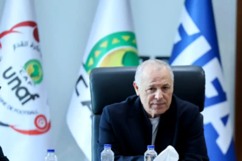 هدية من نائب رئيس أتلانتا يونايتد لهاني أبو ريدة