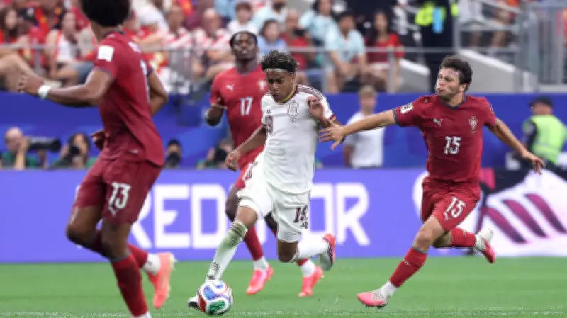 لامين يامال يلفت الأنظار بمواساة رونالدو بعد خروج البرتغال من كأس العالم 2026