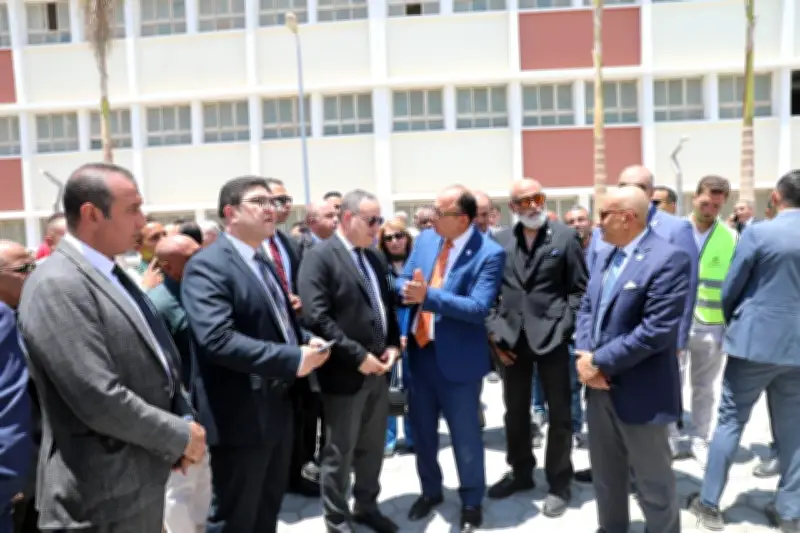 وزير التعليم العالي ورئيس جامعة العاصمة يفتتحان مشروعات طبية جديدة