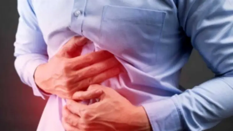 هل قولون أم جرثومة المعدة؟.. وزارة الصحة توضح الفرق بين الأعراض المتشابهة