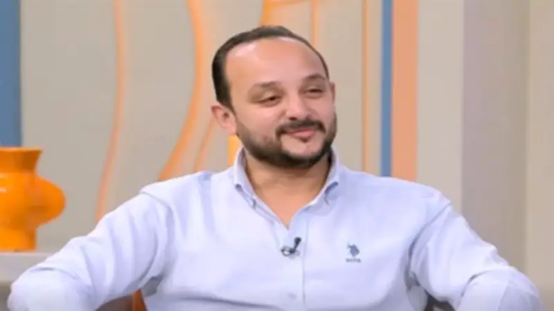 كل نصف ساعة حركة.. استشاري علاج طبيعي يكشف مفتاح الوقاية من آلام الظهر