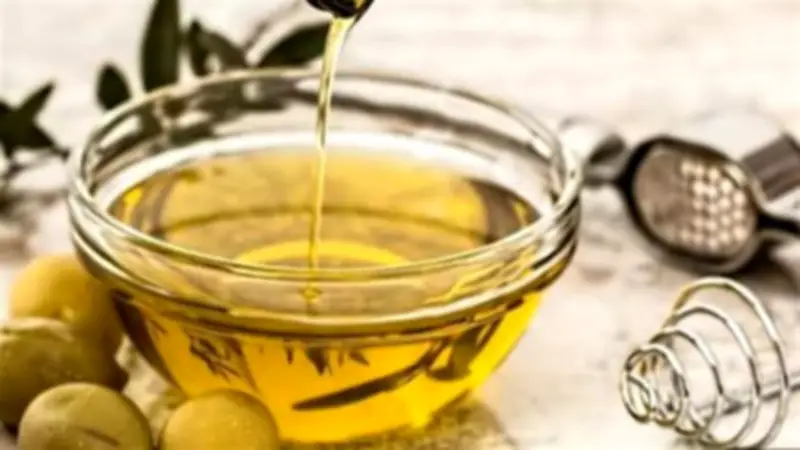 تناول ملعقة زيت زيتون على الريق يقوي المناعة ويحمي القلب