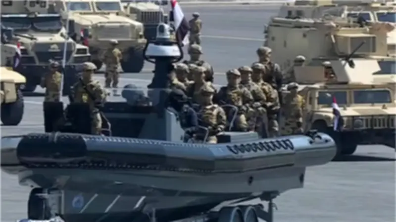 الرئيس السيسي يشهد اصطفاف رافال 1200 لمواجهة الإرهاب البحري