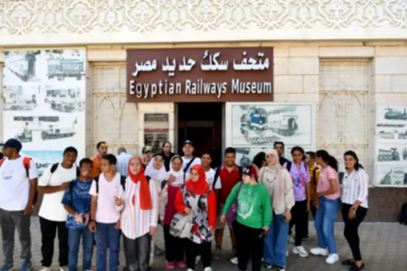 متحف السكة الحديد يستقبل شباب أتوبيس الفن الجميل