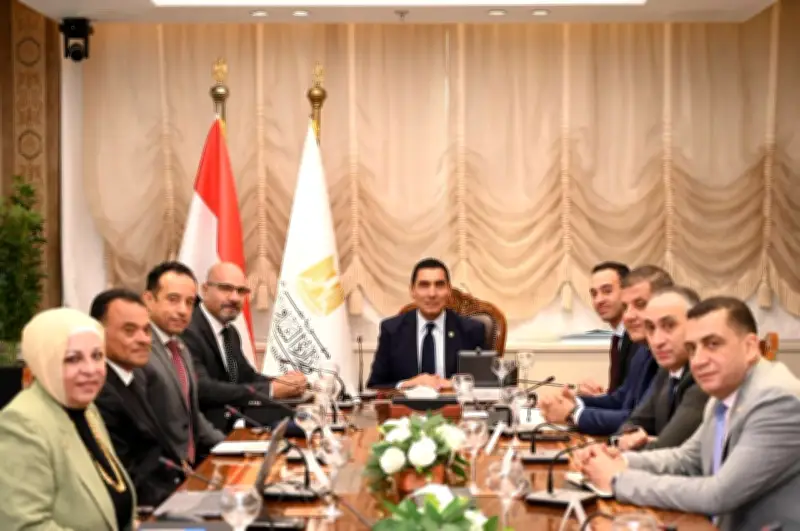 وزير الرياضة يناقش آليات إطلاق مشروع اقتصاد الشباب