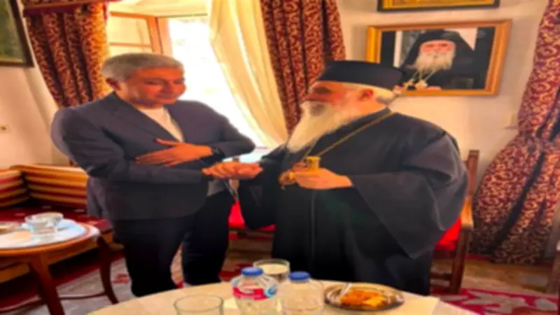 وزير السياحة يزور دير سانت كاترين ويوجه بسرعة إنهاء ترميمه