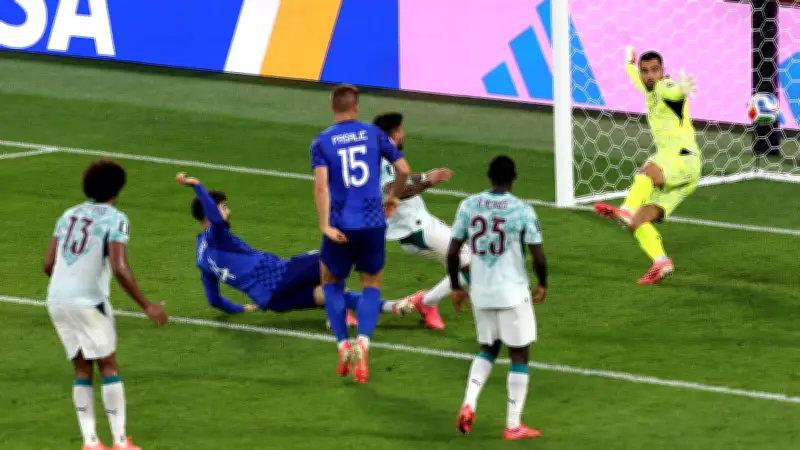 لماذا ألغى حكم مونديال 2026 هدف كرواتيا أمام البرتغال رغم ارتداد الكرة من المدافع؟