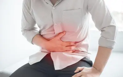 أسباب الغثيان وآلام المعدة في موجات الحر: نصائح للوقاية