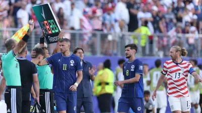 دجيكو أول لاعب فوق 40 عامًا يشارك في مباراة إقصائية بالمونديال