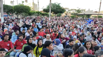 إقبال جماهيري كبير على مركز شباب الجزيرة لمتابعة مباراة مصر والأرجنتين