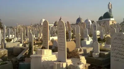 تفسير رؤية القبور في المنام لابن سيرين: أمن للخائف وخوف للآمن