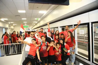 توافد كبير على محطة المستثمرين بمونوريل شرق النيل لتشجيع المنتخب
