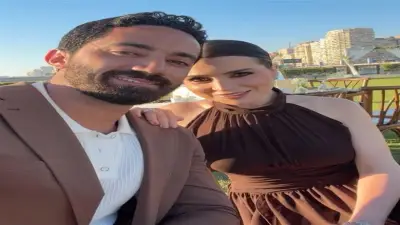مي عز الدين تخطف الأنظار بإطلالة متناسقة مع زوجها أحمد تيمور بعد أزمتها الصحية